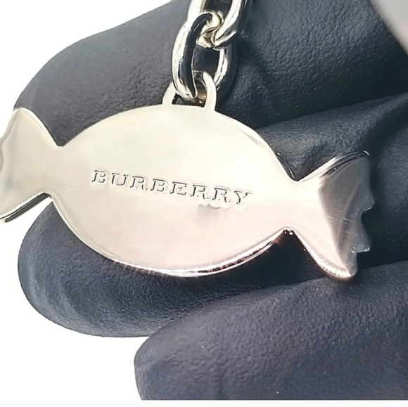 🔹️ Burberry🔹️ Nova Check Candy Keychain Key Fob Purse Charm-Authentic 🤍 - Picture 5 of 5